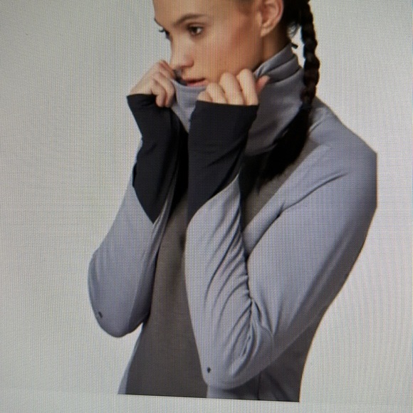 On Weather Performance Shirt in Fossil | Rock   *NWOT - Picture 14 of 15